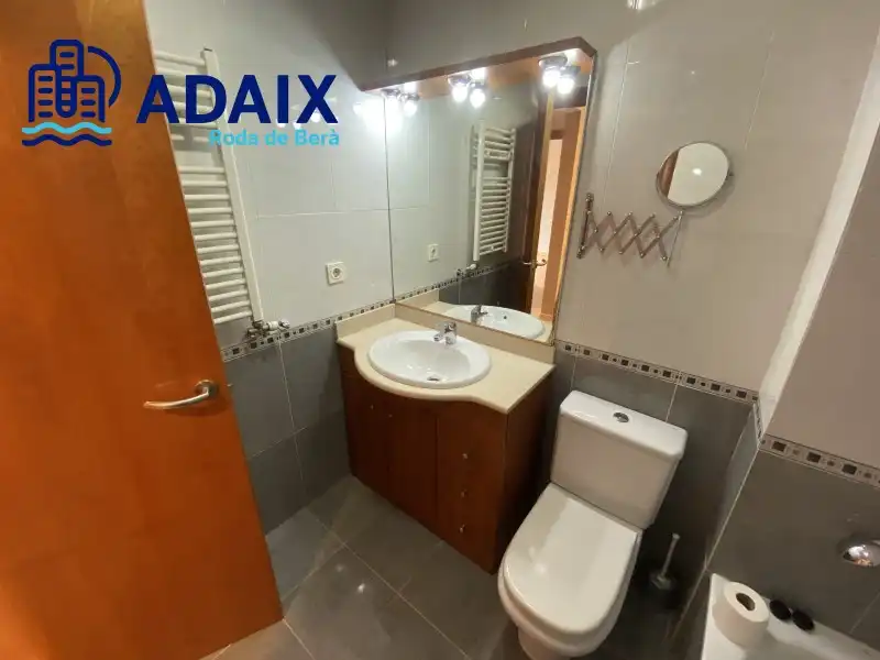 Baño de Piso en venta en Roda de Berà con Calefacción, Terraza y Trastero