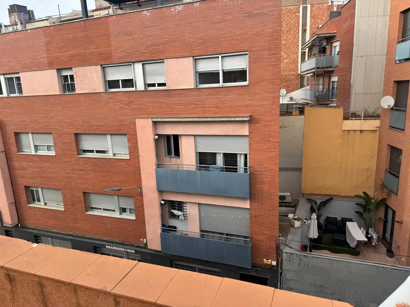 Vista exterior de Pis en venda en Terrassa amb Terrassa, Traster i Balcó