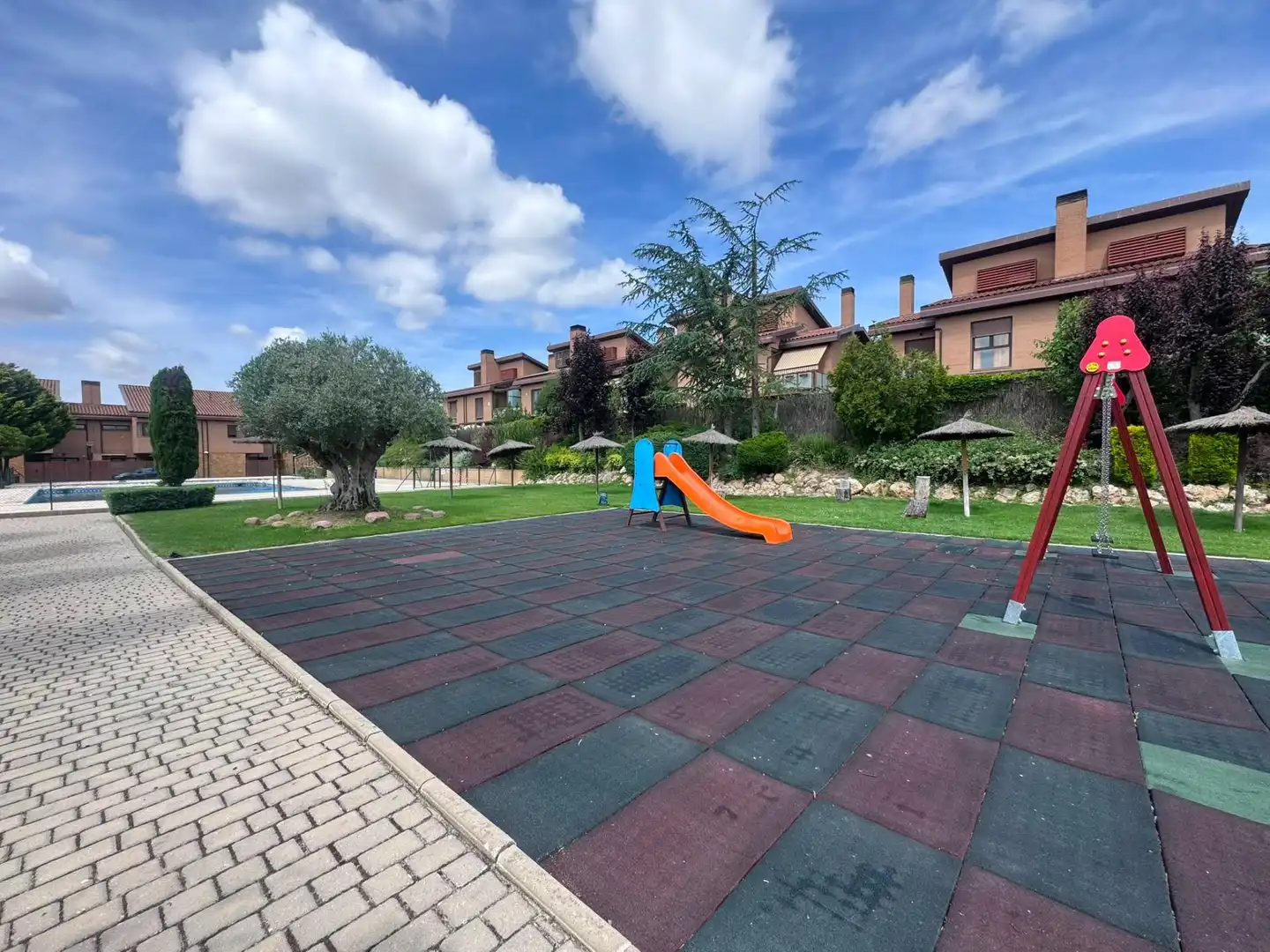 Terraza de Casa adosada en venta en Yebes con Calefacción, Balcón y Piscina comunitaria