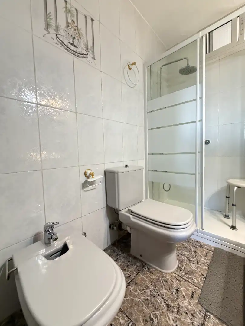 Baño de Piso en venta en Madrid con Calefacción, Terraza y Amueblado