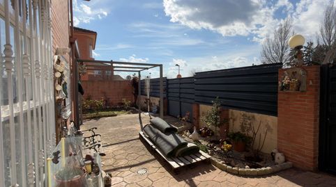 Foto 3 de Casa adosada en venta en Calle Pintor Benjamín Palencia, Galápagos, Guadalajara