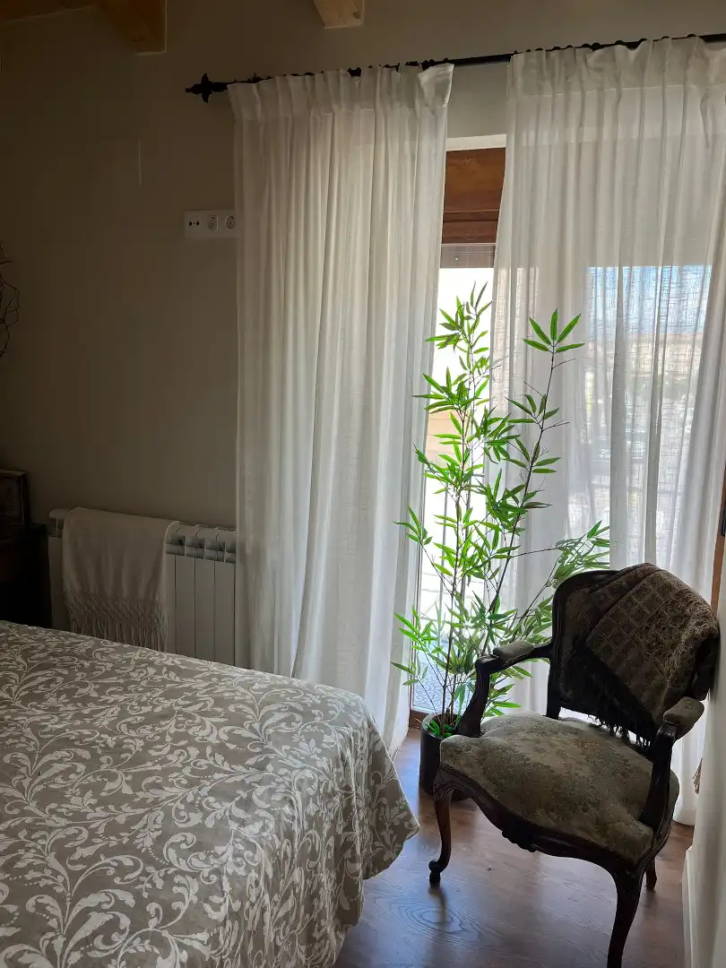 Schlafzimmer von Einfamilien-Reihenhaus zum Verkauf in Piedrahíta mit Heizung, Möbliert und Ofen