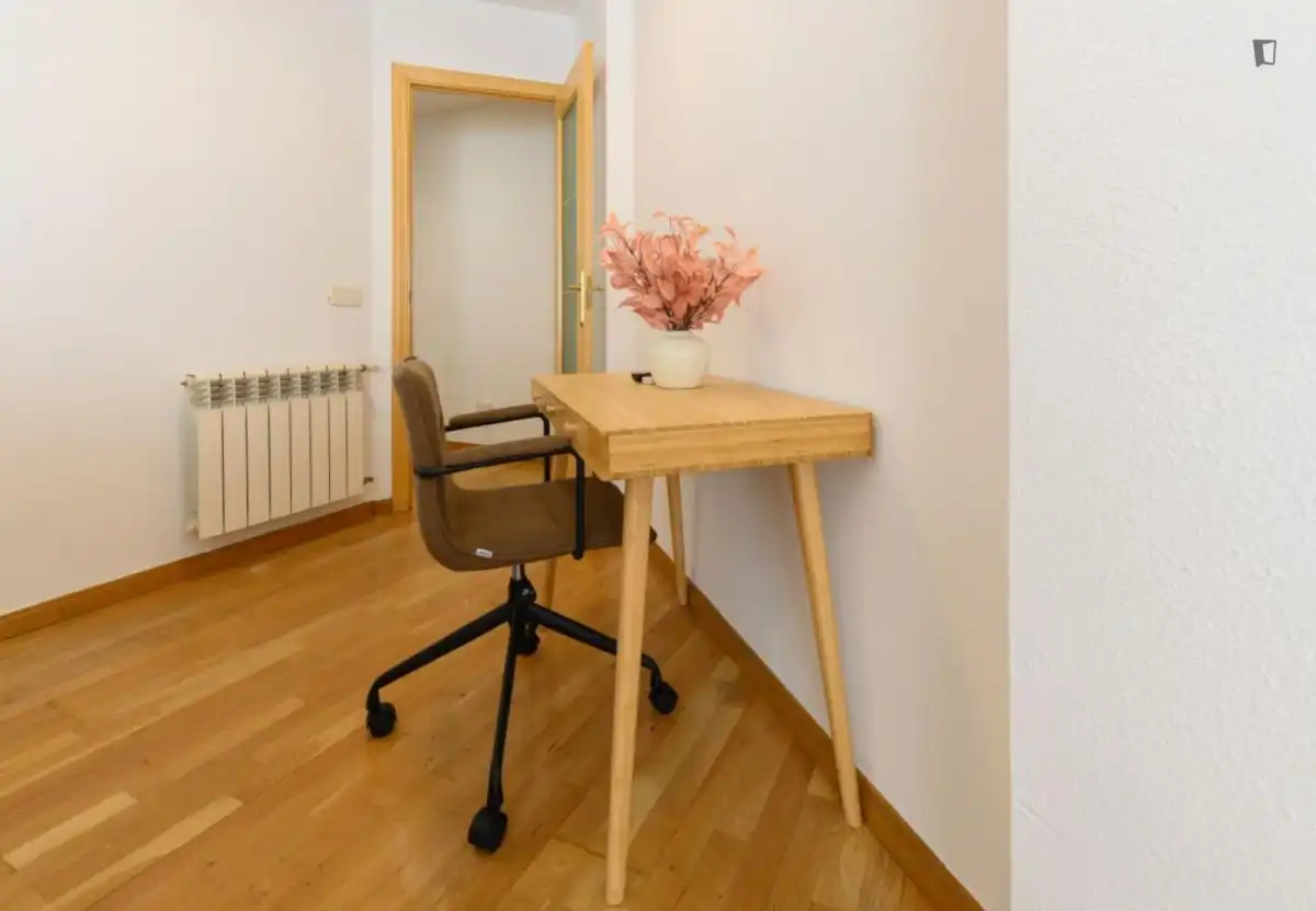 Dormitori de Apartament de lloguer en Madrid amb Aire condicionat, Calefacció i Moblat