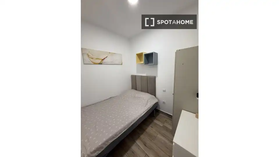 Schlafzimmer von Wohnung zur Miete in Madrid mit Klimaanlage, Heizung und Möbliert