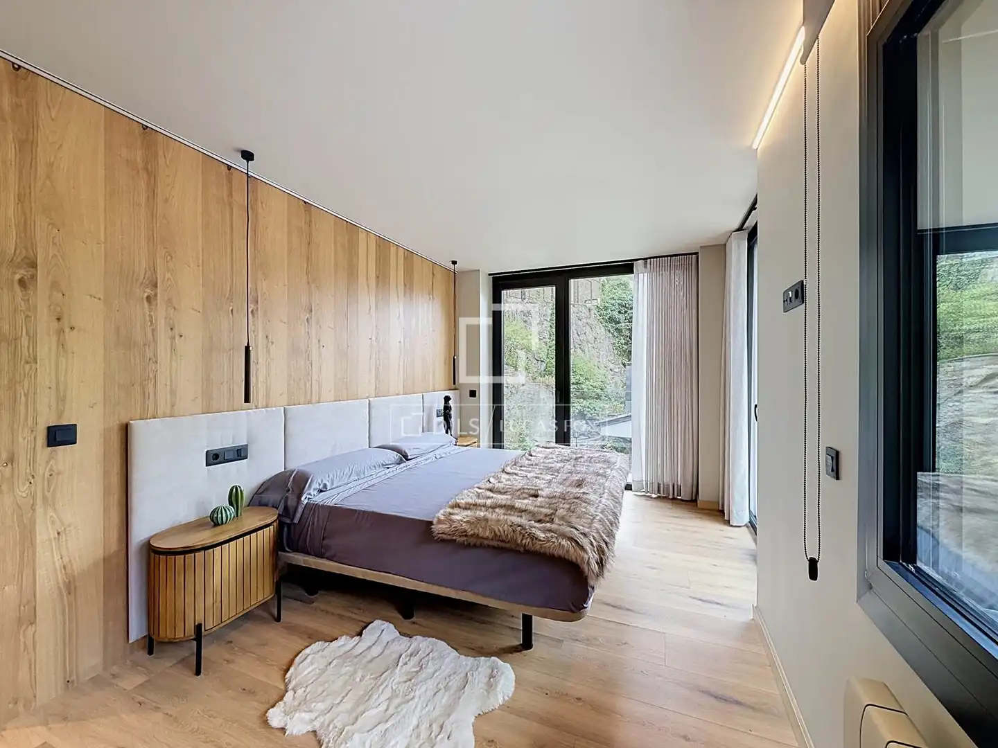 Dormitori de Casa o xalet en venda en Madrid amb Calefacció, Jardí privat i Parquet