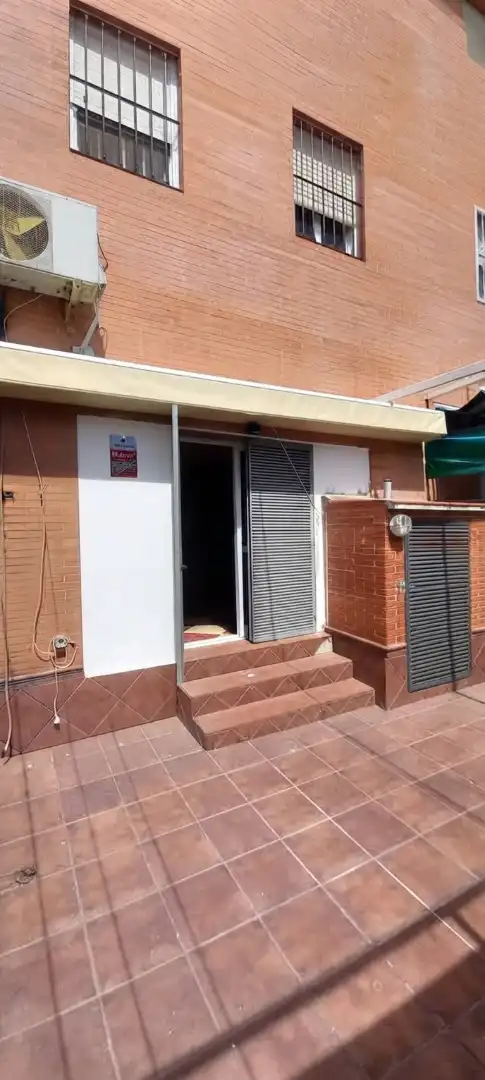 Außenansicht von Maisonette zum Verkauf in Sevilla mit Klimaanlage