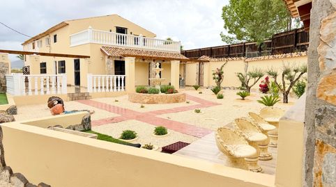 Finca de 2.300 m en Barinas, Abanilla, con masía renovada, casa de invitados y piscina