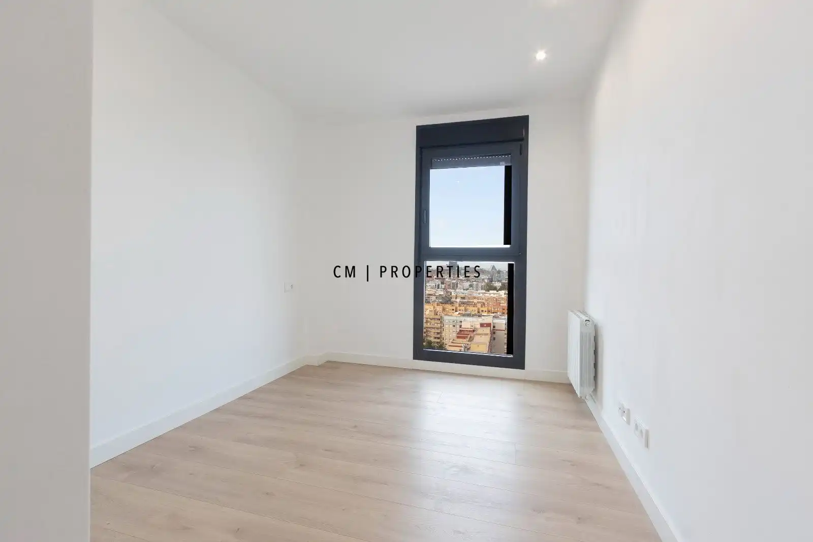 Schlafzimmer von Wohnung zur Miete in Valencia mit Klimaanlage, Heizung und Terrasse