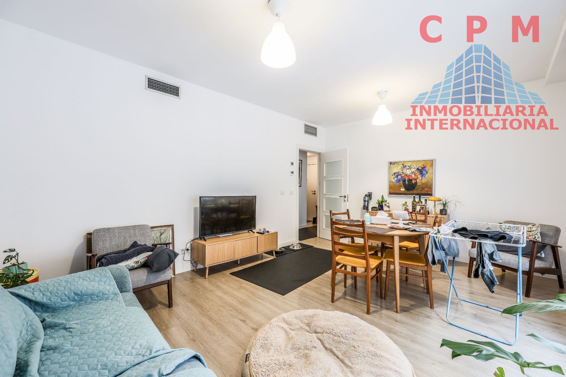 Living room of Flat to rent in  Madrid Capital  with Air Conditioner, Heating and Parquet flooring