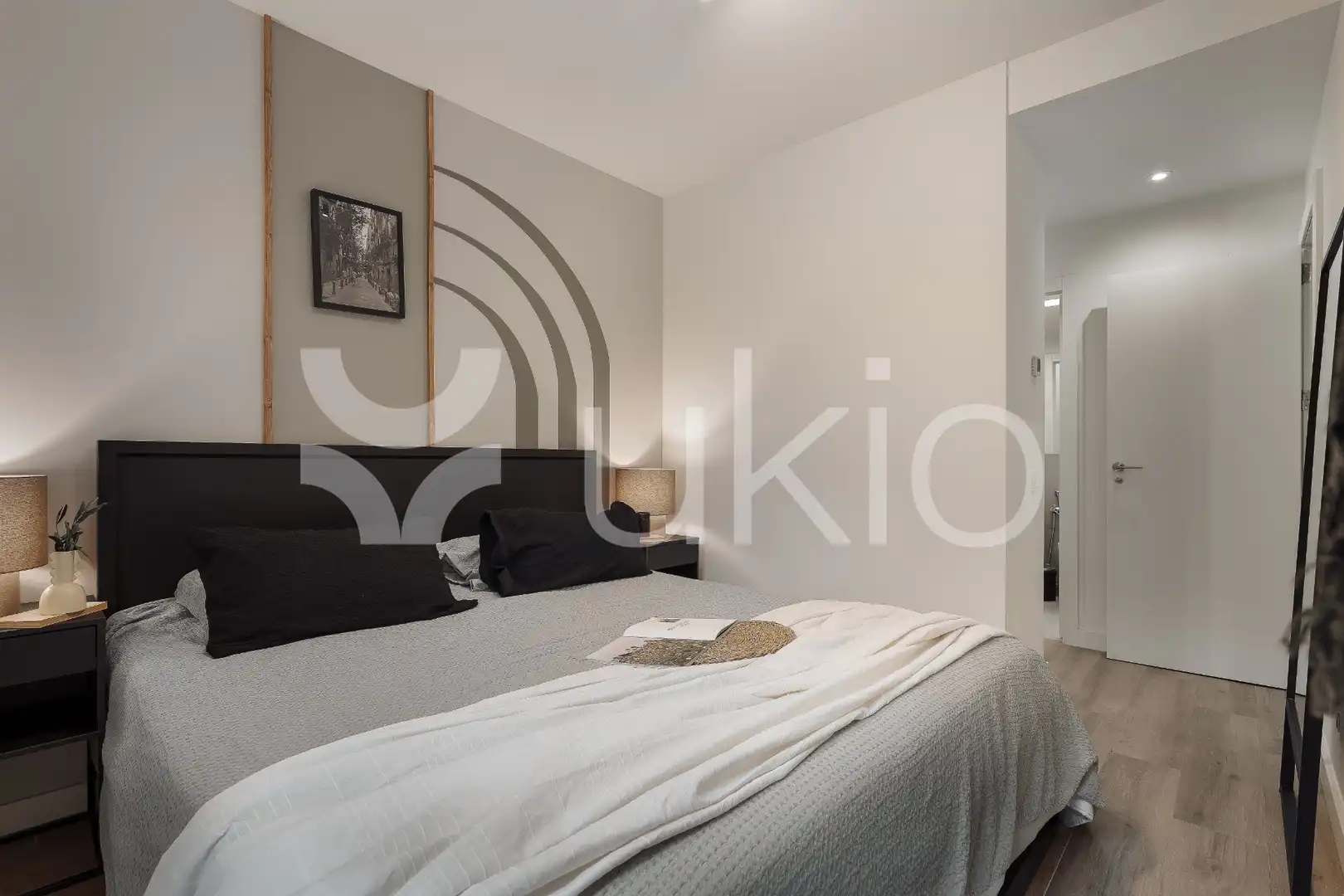 Dormitori de Apartament de lloguer en Madrid amb Aire condicionat, Calefacció i Terrassa