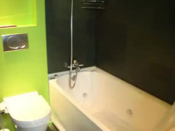 Badezimmer von Wohnung zur Miete in Dénia mit Klimaanlage und Schwimmbad