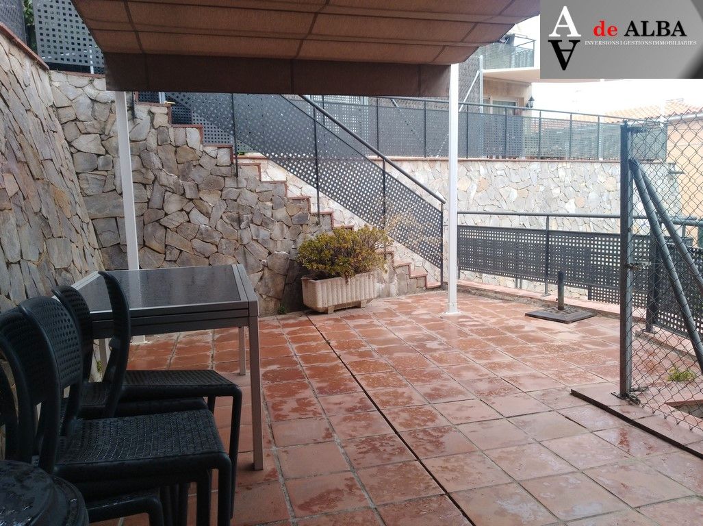 Terrasse von Einfamilien-Reihenhaus zum Verkauf in Sant Andreu de la Barca mit Heizung, Terrasse und Abstellraum