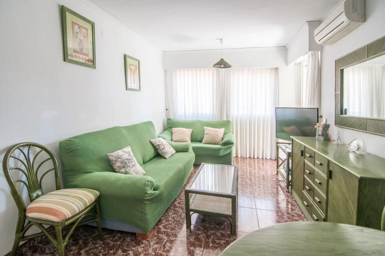 Wohnzimmer von Wohnungen zum Verkauf in Gandia mit Klimaanlage, Privatgarten und Terrasse