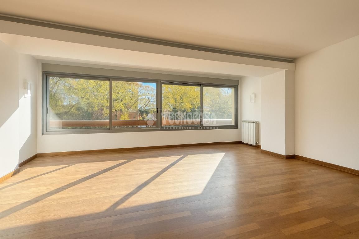 Sala de estar de Casa adosada en venta en  Madrid Capital con Jardín privado