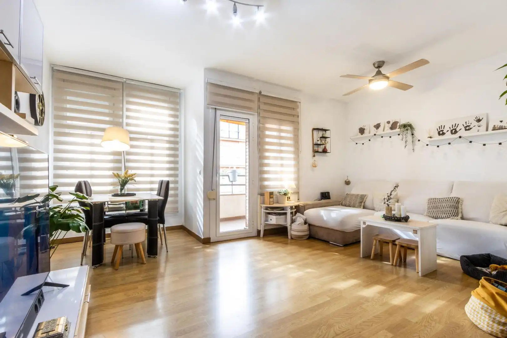 Living room of Flat for sale in Sabadell  with Air Conditioner, Heating and Balcony