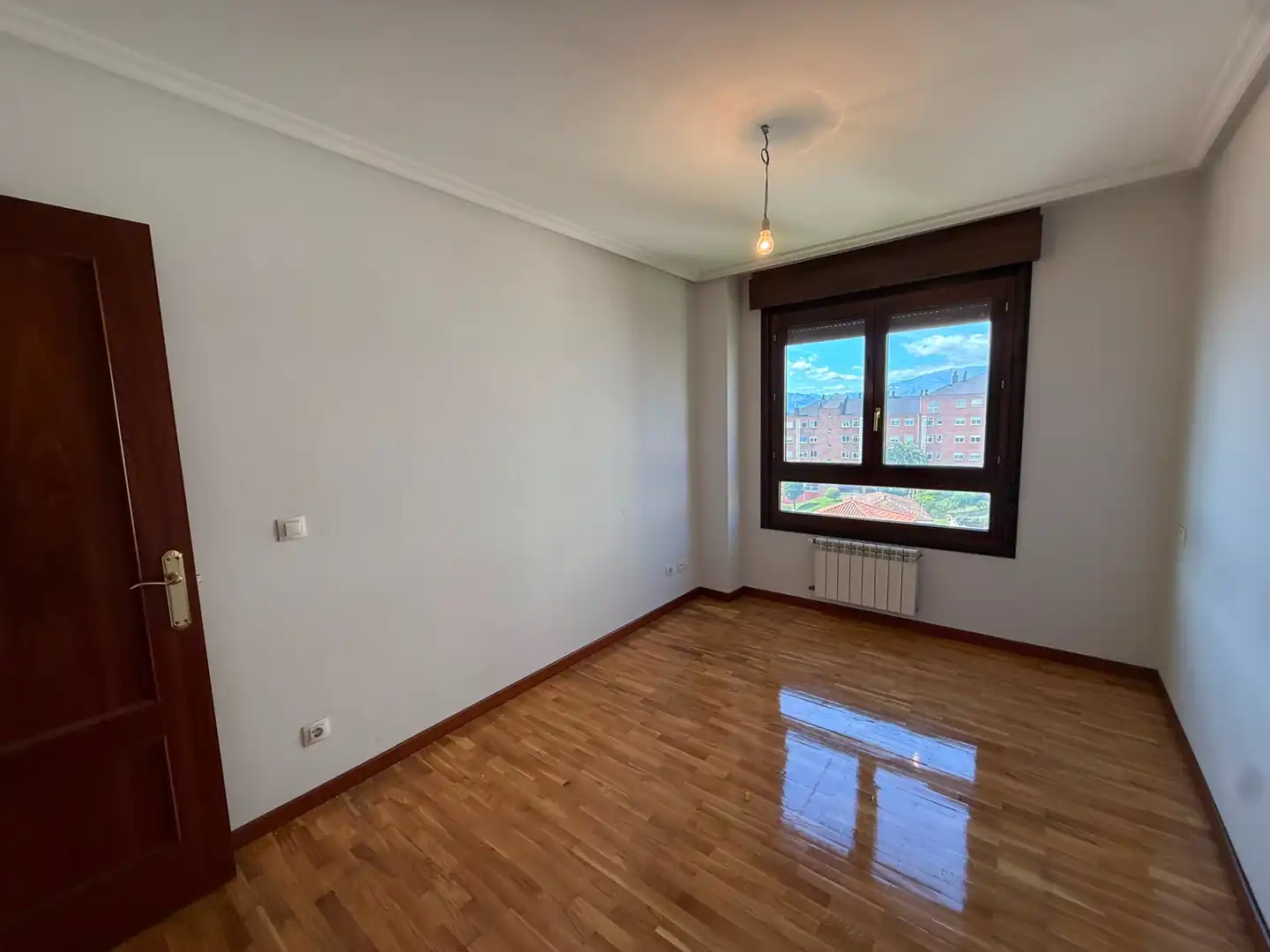 Habitación de Piso en venta en Oviedo  con Calefacción y Trastero