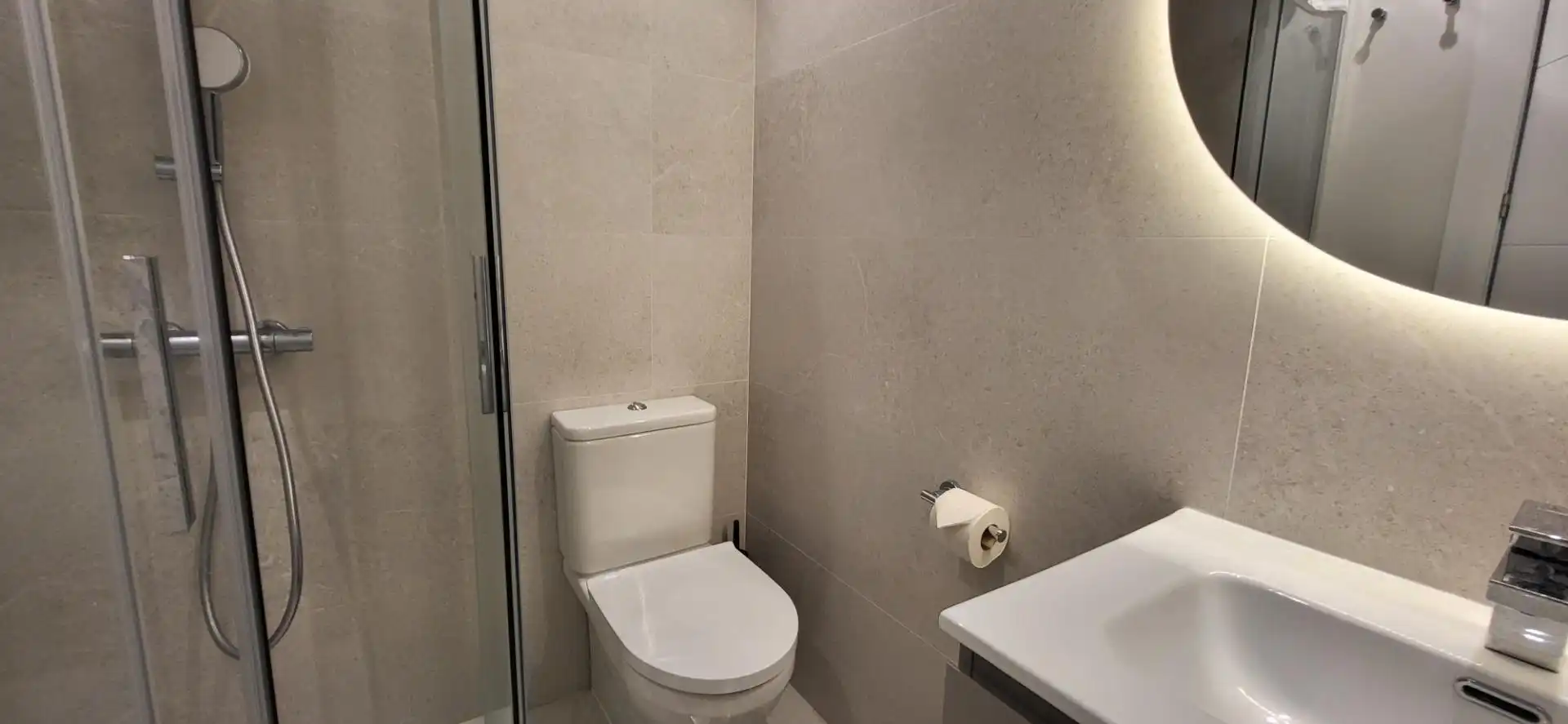 Bany de Apartament en venda en Benahavís amb Aire condicionat, Calefacció i Jardí privat