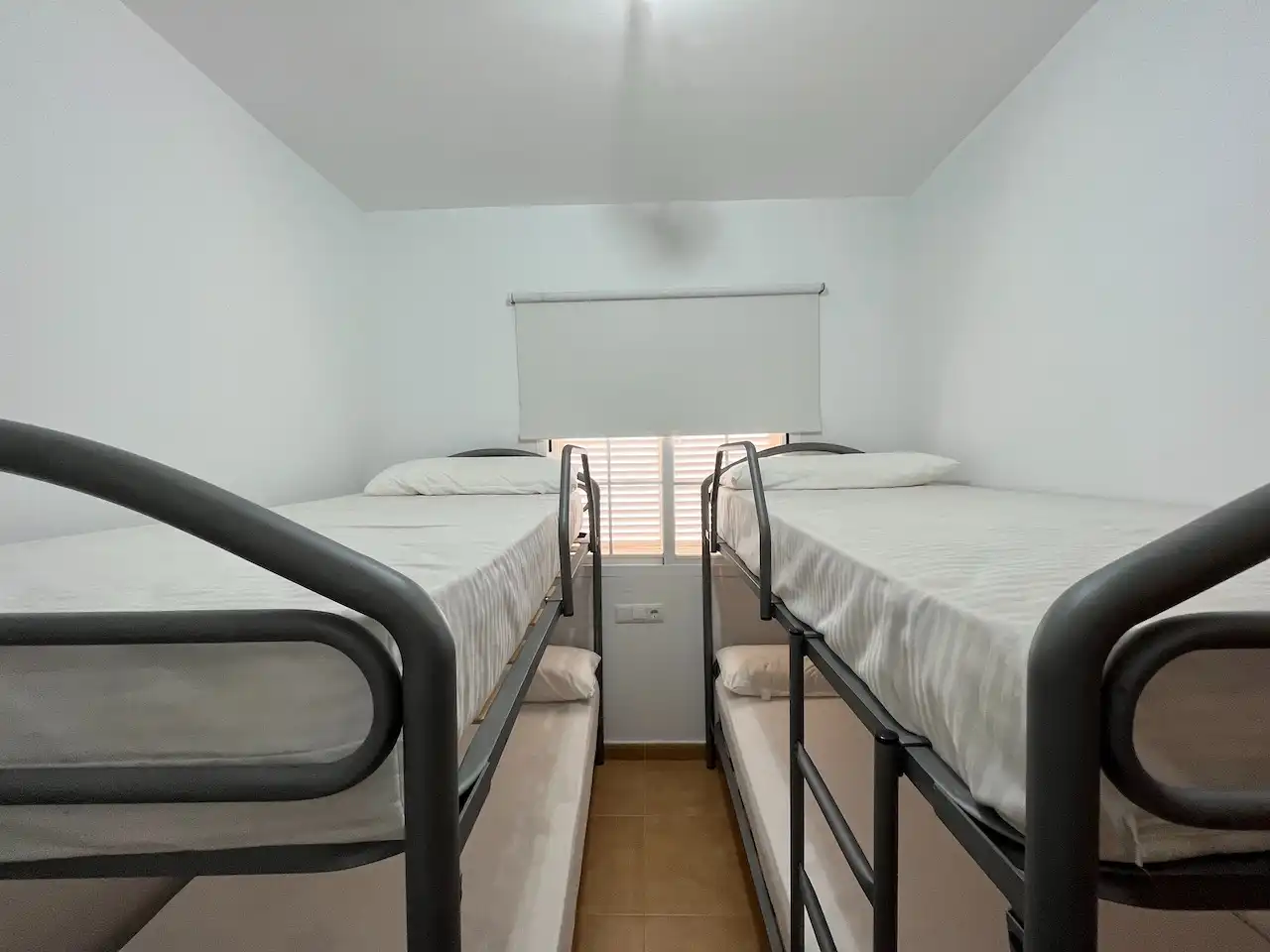 Habitación de Casa adosada en venta en Vélez-Málaga con Aire acondicionado, Calefacción y Jardín privado