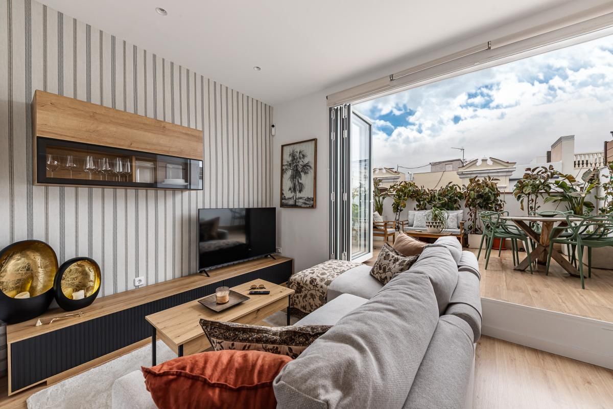 Sala d'estar de Àtic en venda en  Madrid Capital amb Aire condicionat, Terrassa i Moblat