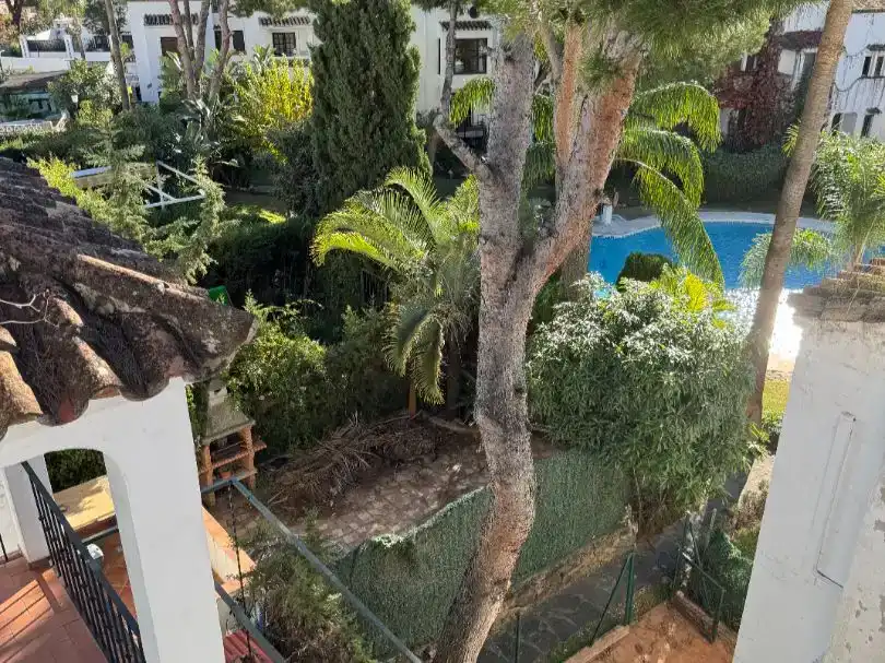Jardí de Pis en venda en Marbella amb Piscina i Balcó