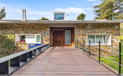 Vista exterior de Casa o xalet en venda en Cerdanyola del Vallès amb Aire condicionat, Calefacció i Terrassa