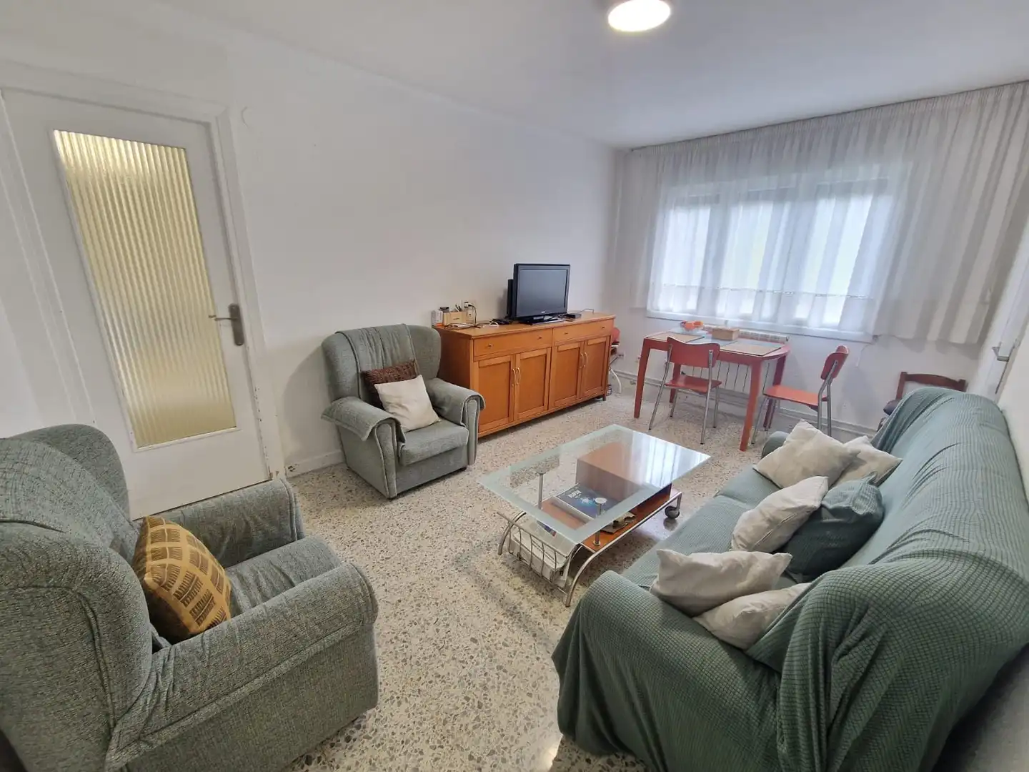 Sala de estar de Piso en venta en Zizurkil con Calefacción, Trastero y Amueblado