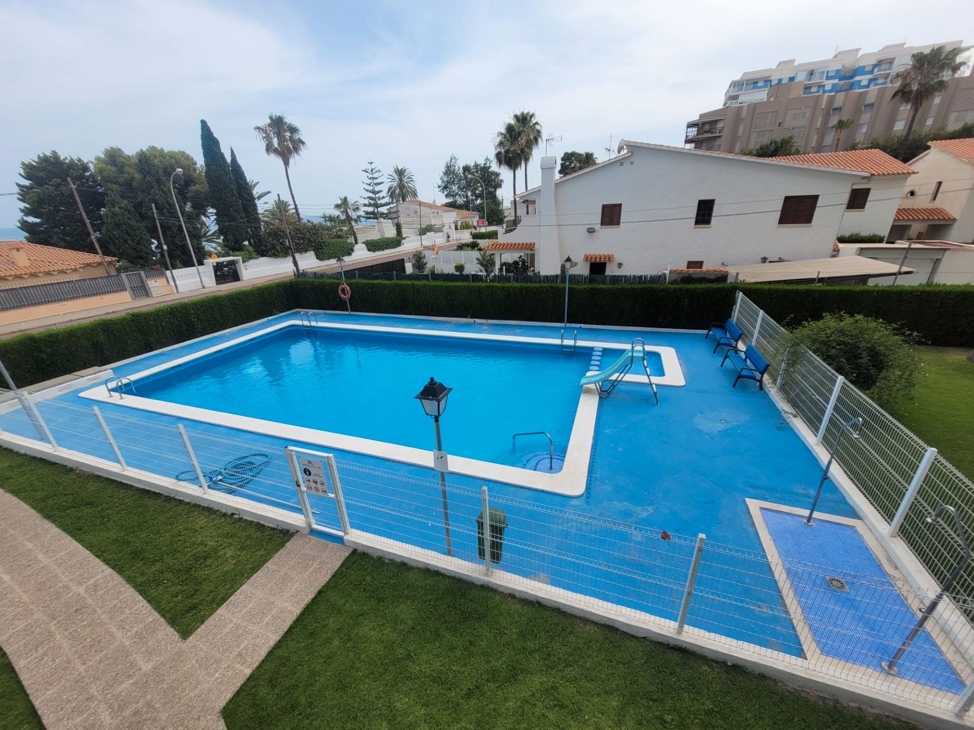 Piscina de Apartament de lloguer en Benicasim / Benicàssim amb Jardí privat, Terrassa i Moblat