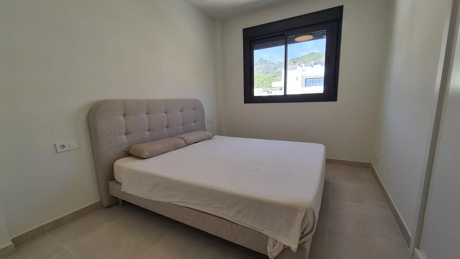 Dormitori de Àtic de lloguer en Benalmádena amb Aire condicionat, Calefacció i Jardí privat