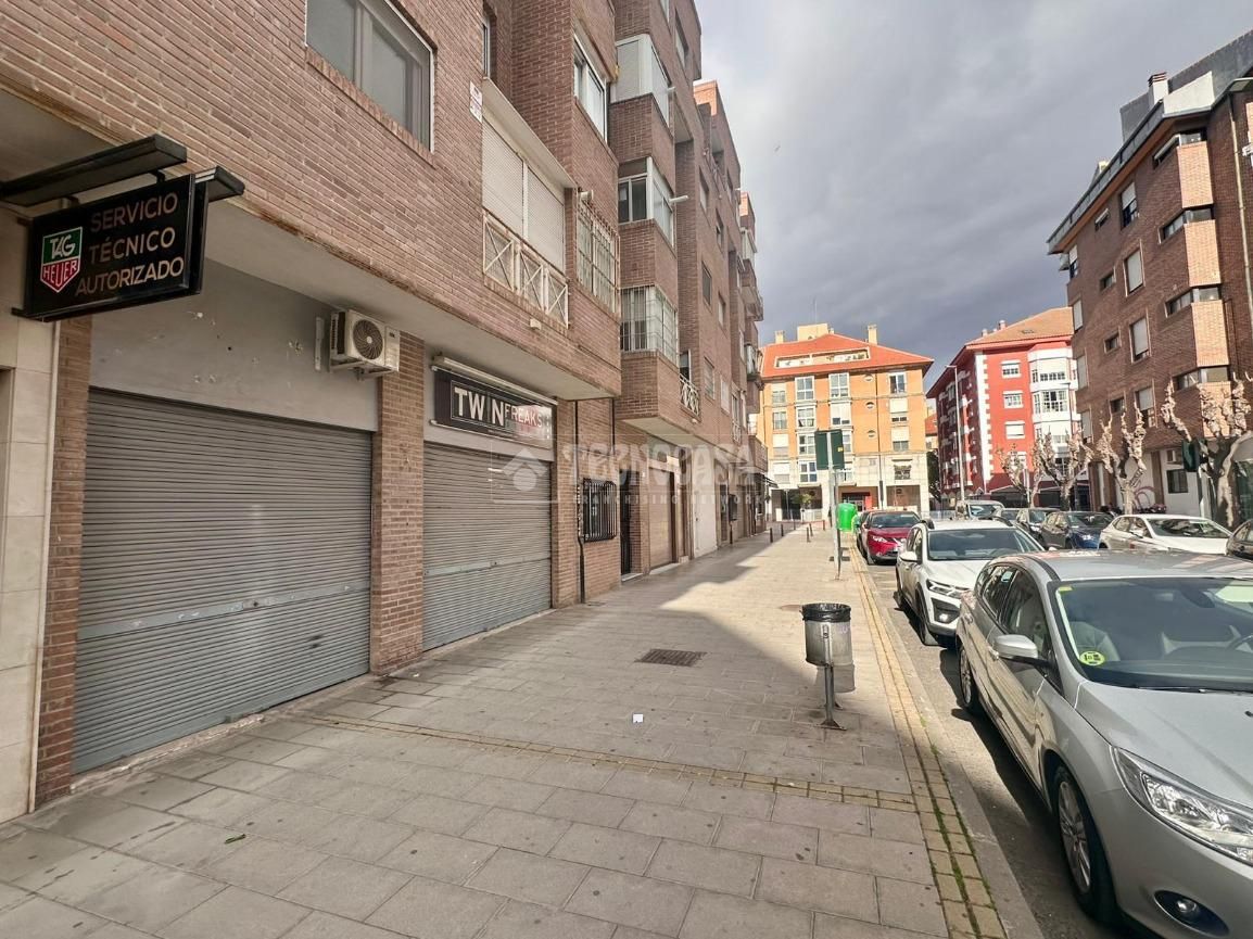 Vista exterior de Local de alquiler en  Murcia Capital