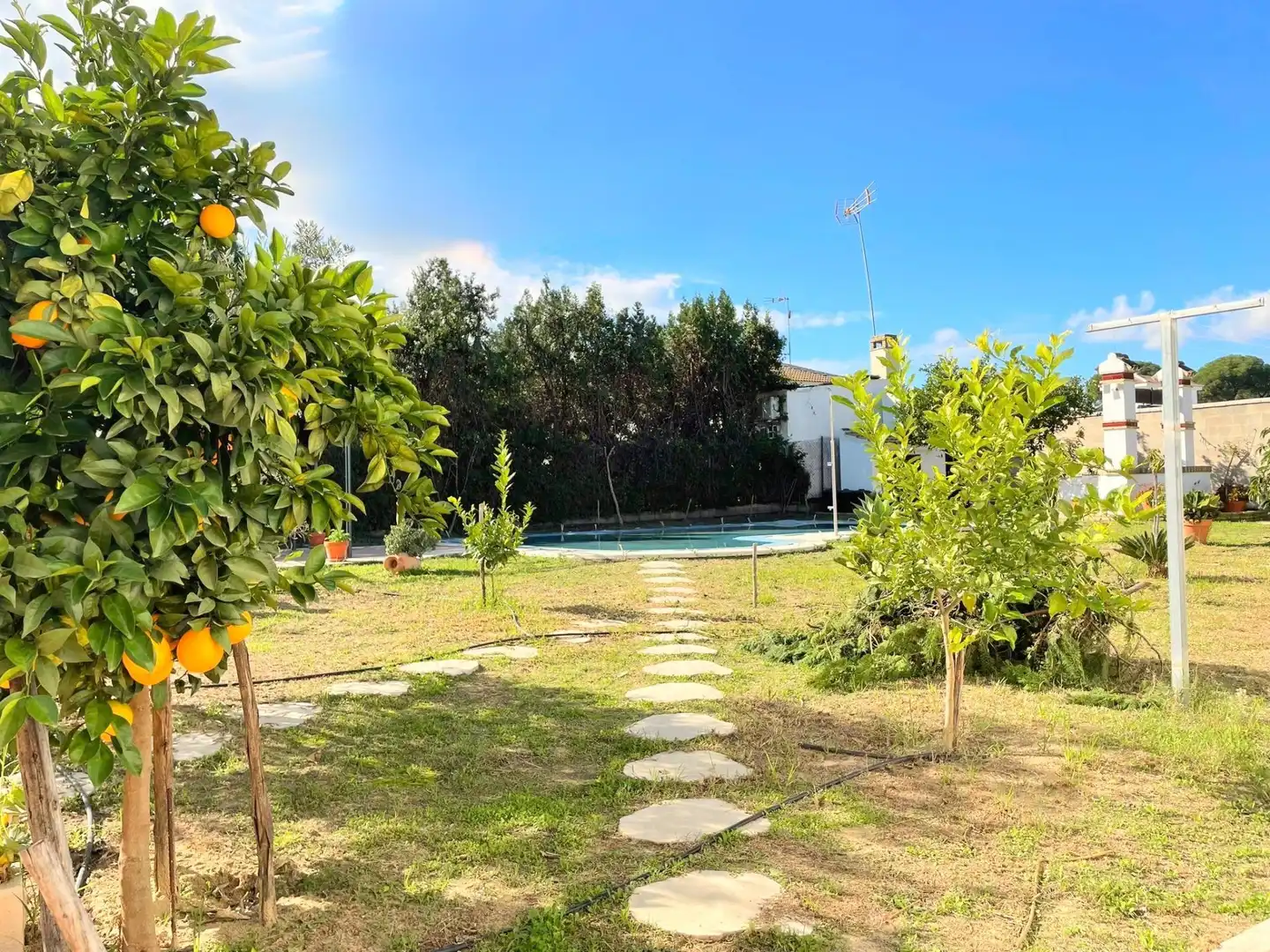 Garden of Houses for sale in Hinojos  with Air Conditioner, Heating and Private garden