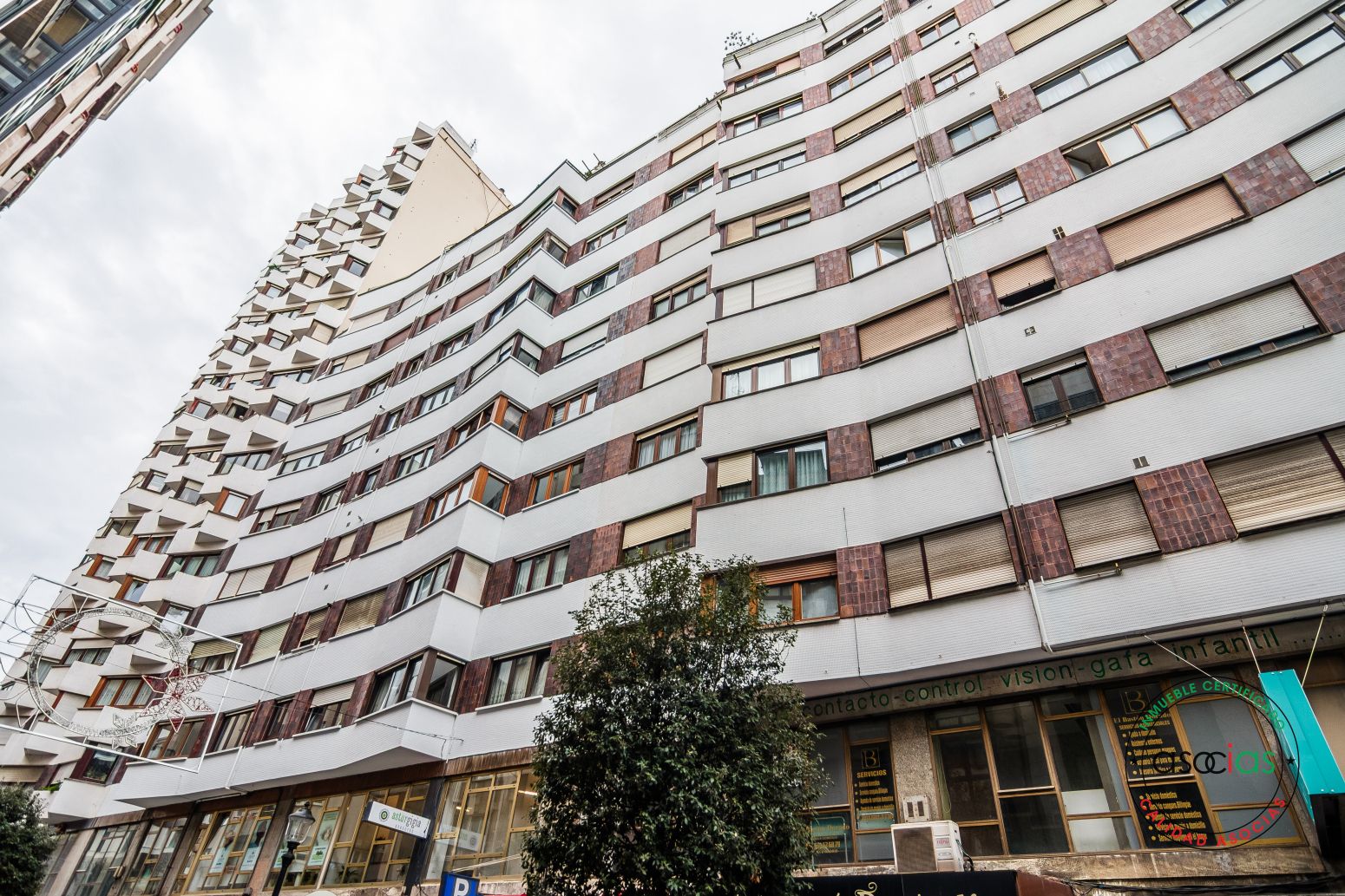 Vista exterior de Pis en venda en Gijón  amb Calefacció, Parquet i Moblat