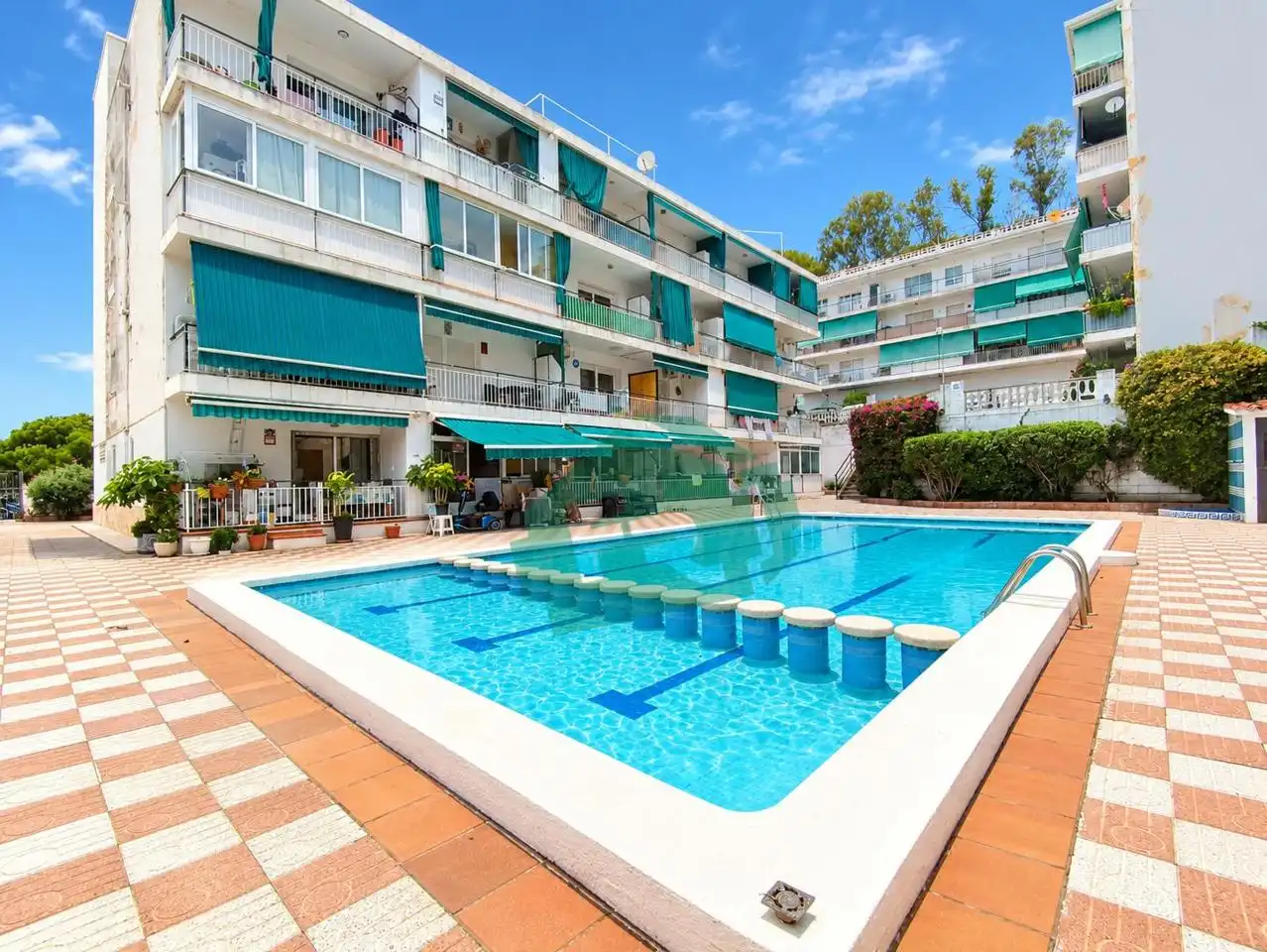 Pis amb piscina en venda a Mas Baell - Can Carbó