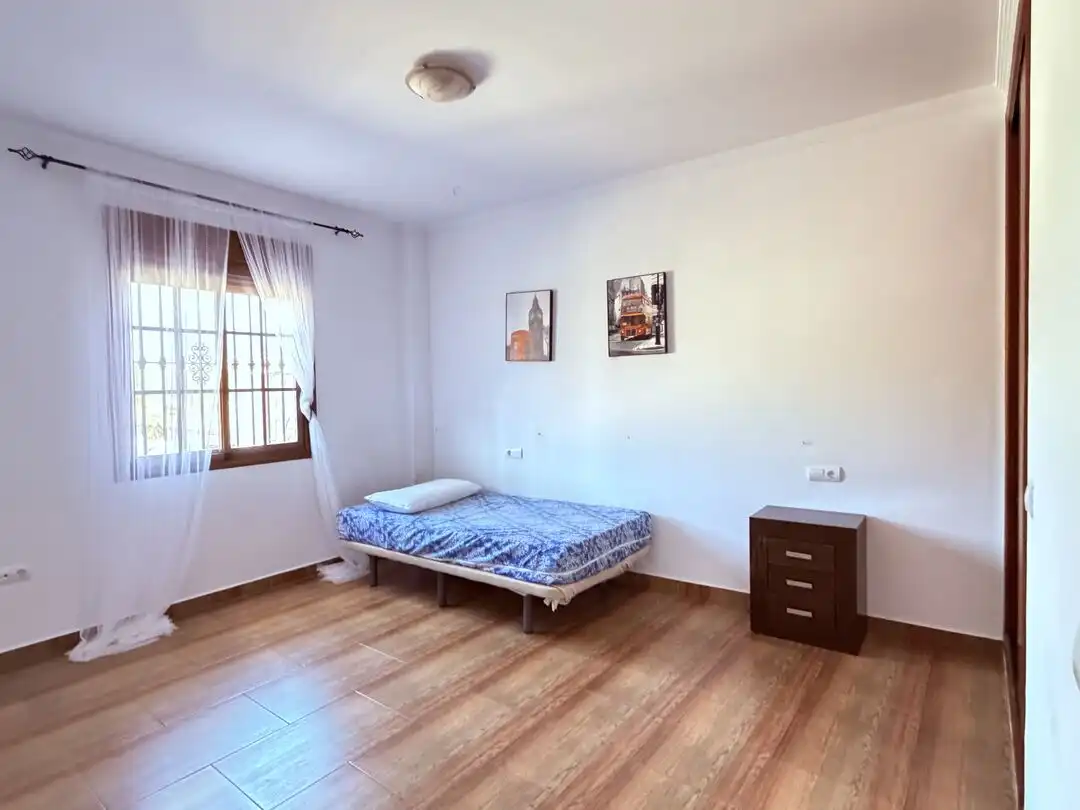 Habitación de Casa o chalet de alquiler en Periana con Terraza y Piscina
