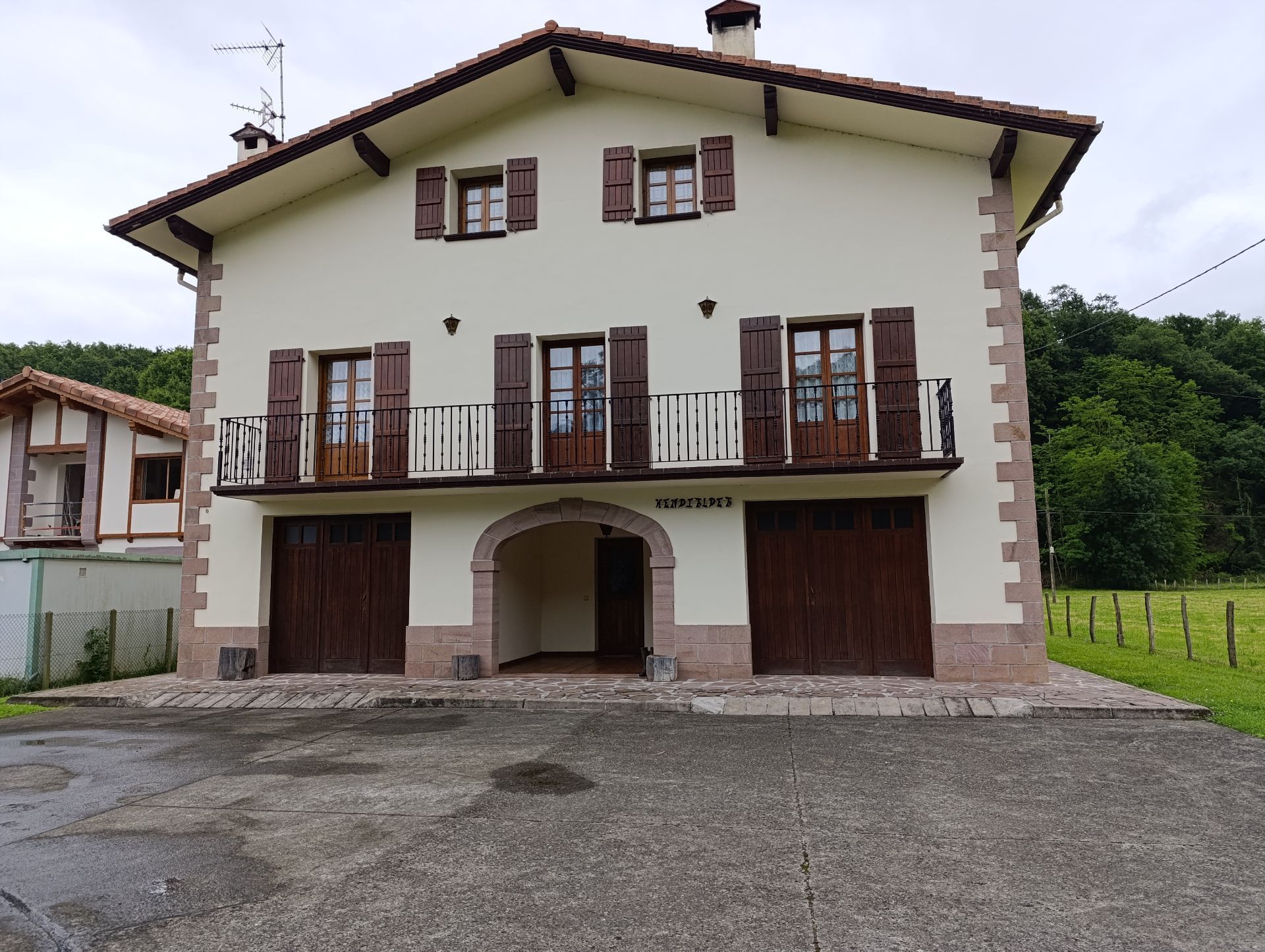 Vista exterior de Casa o xalet en venda en Baztan amb Calefacció, Jardí privat i Traster