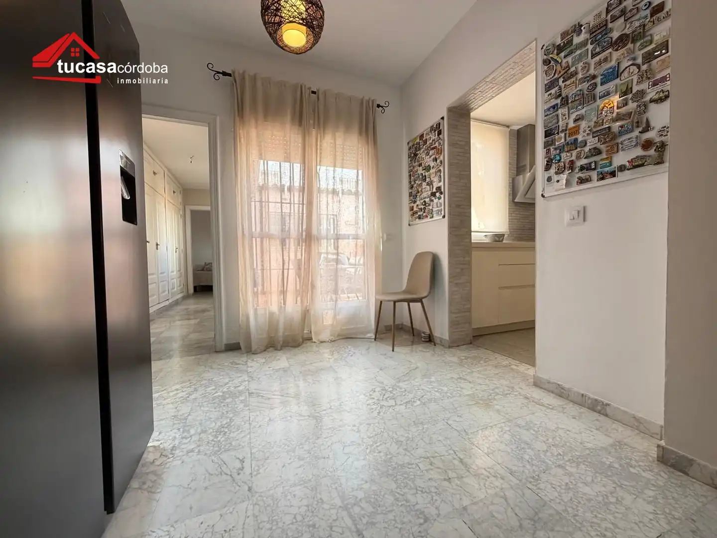 Sala d'estar de Casa adosada en venda en Córdoba amb Aire condicionat i Terrassa