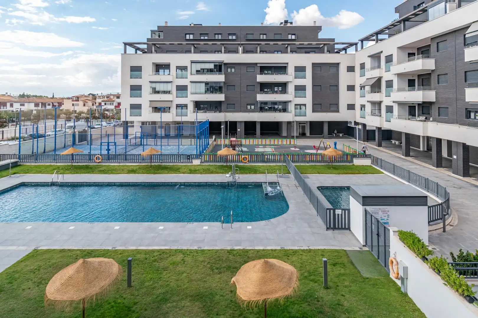 Piscina de Pis en venda en Armilla amb Calefacció, Terrassa i Traster
