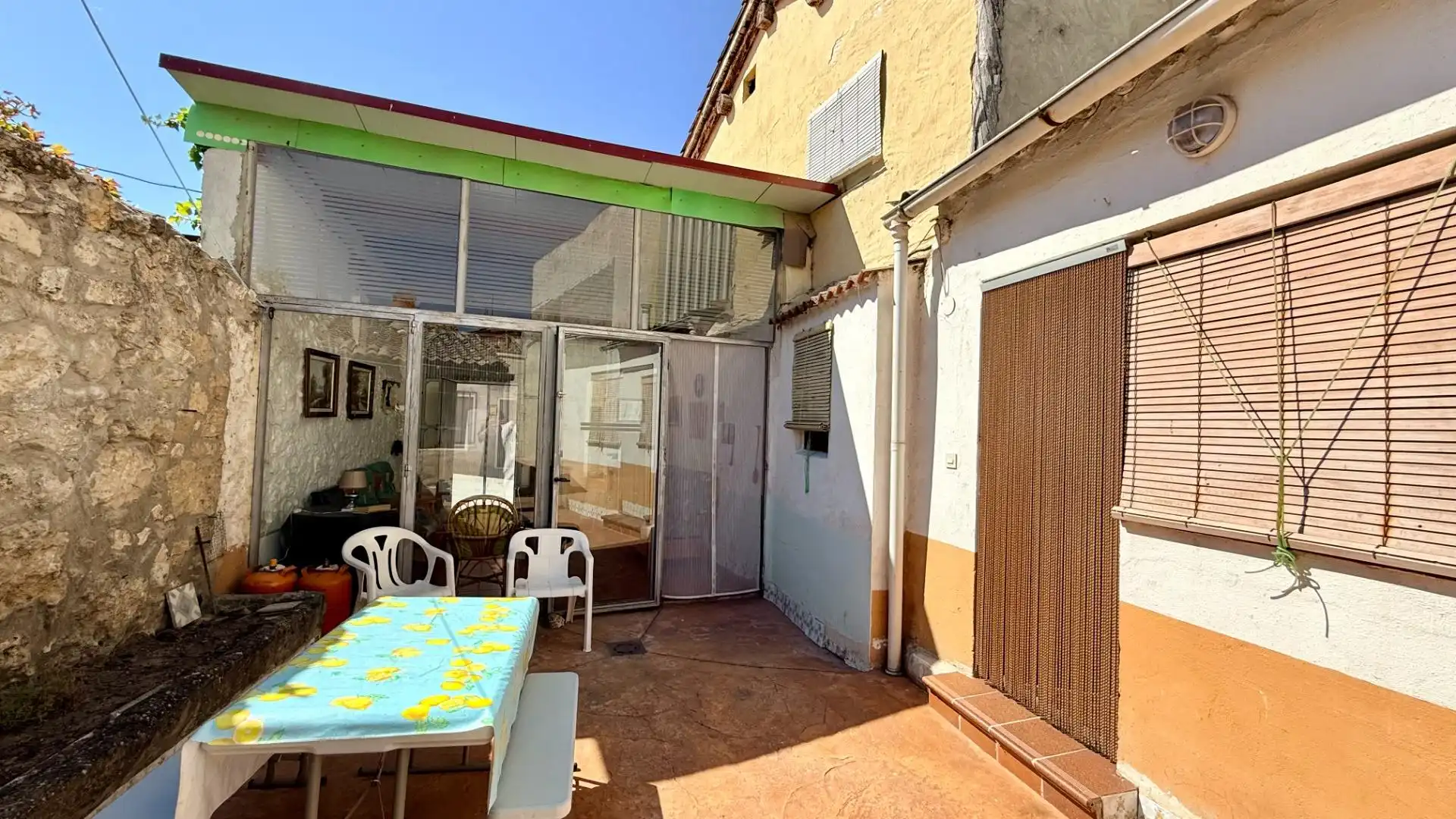 Vista exterior de Casa o xalet en venda en Torrecilla del Pinar amb Jardí privat, Traster i Moblat