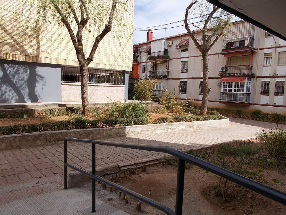 Vista exterior de Pis en venda en Linares