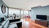 Sala d'estar de Àtic en venda en  Barcelona Capital amb Aire condicionat, Parquet i Terrassa