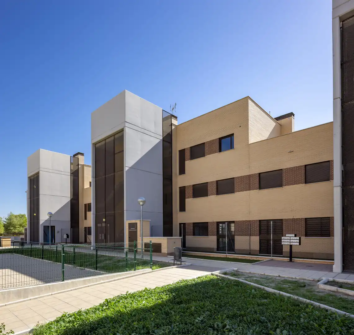 Exterior view of Flat for rent in Madrid  with Storage room, Pets allowed and Community pool