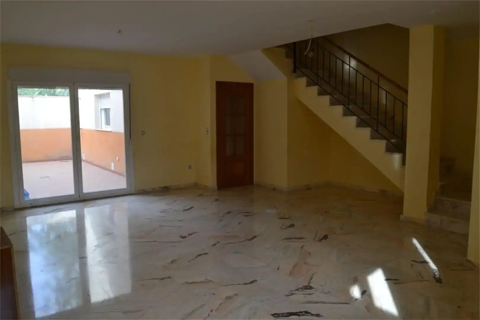 Casa adosada en venda en Fuerte del Rey amb Balcó
