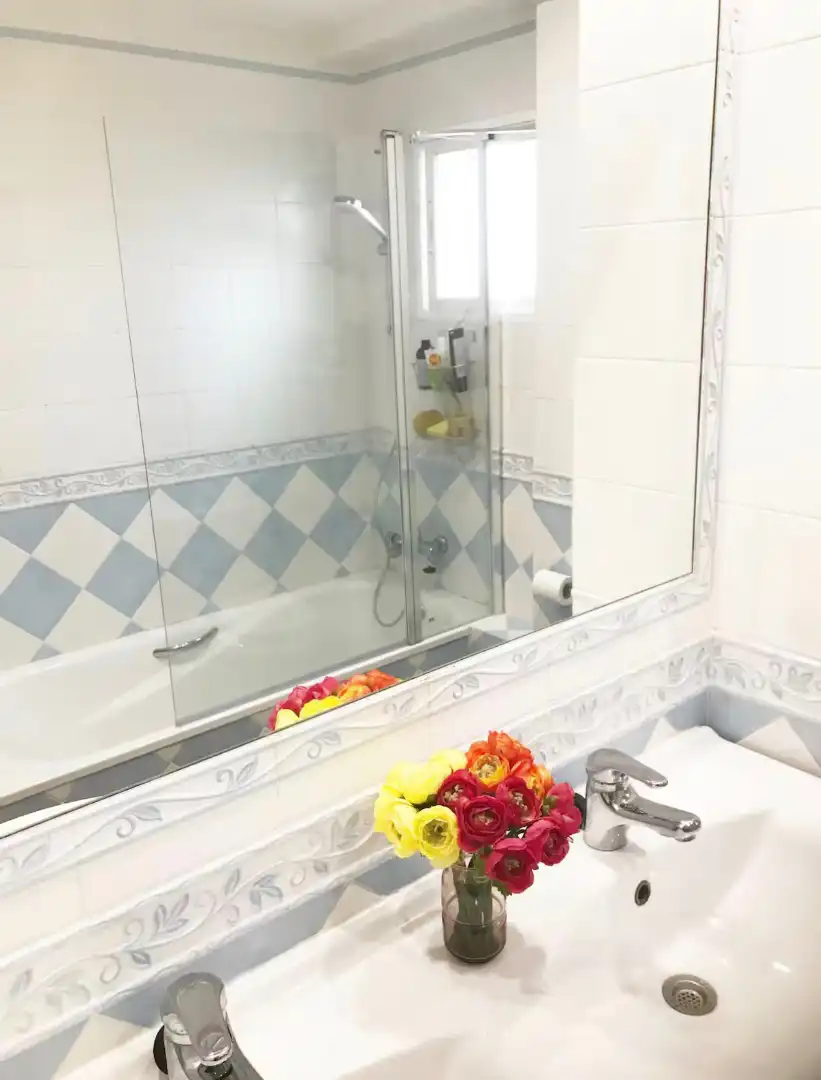 Badezimmer von Wohnung zum Verkauf in Cádiz mit Klimaanlage