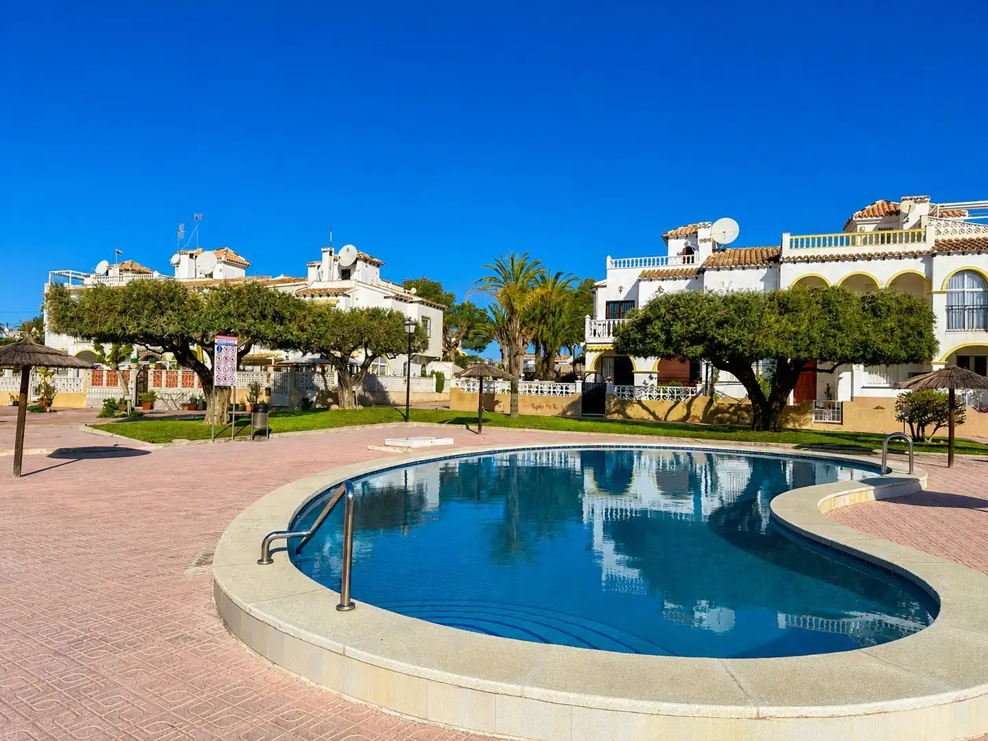 Schwimmbecken von Haus oder Chalet zum Verkauf in San Miguel de Salinas mit Klimaanlage, Heizung und Terrasse