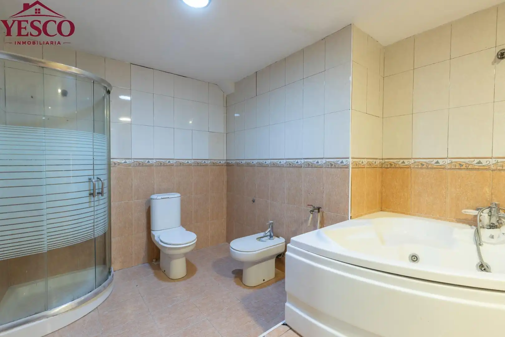 Bathroom of Flat for sale in Granada