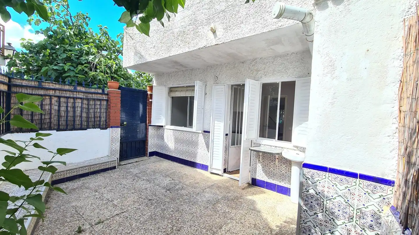 Vista exterior de Casa o xalet en venda en La Adrada  amb Terrassa
