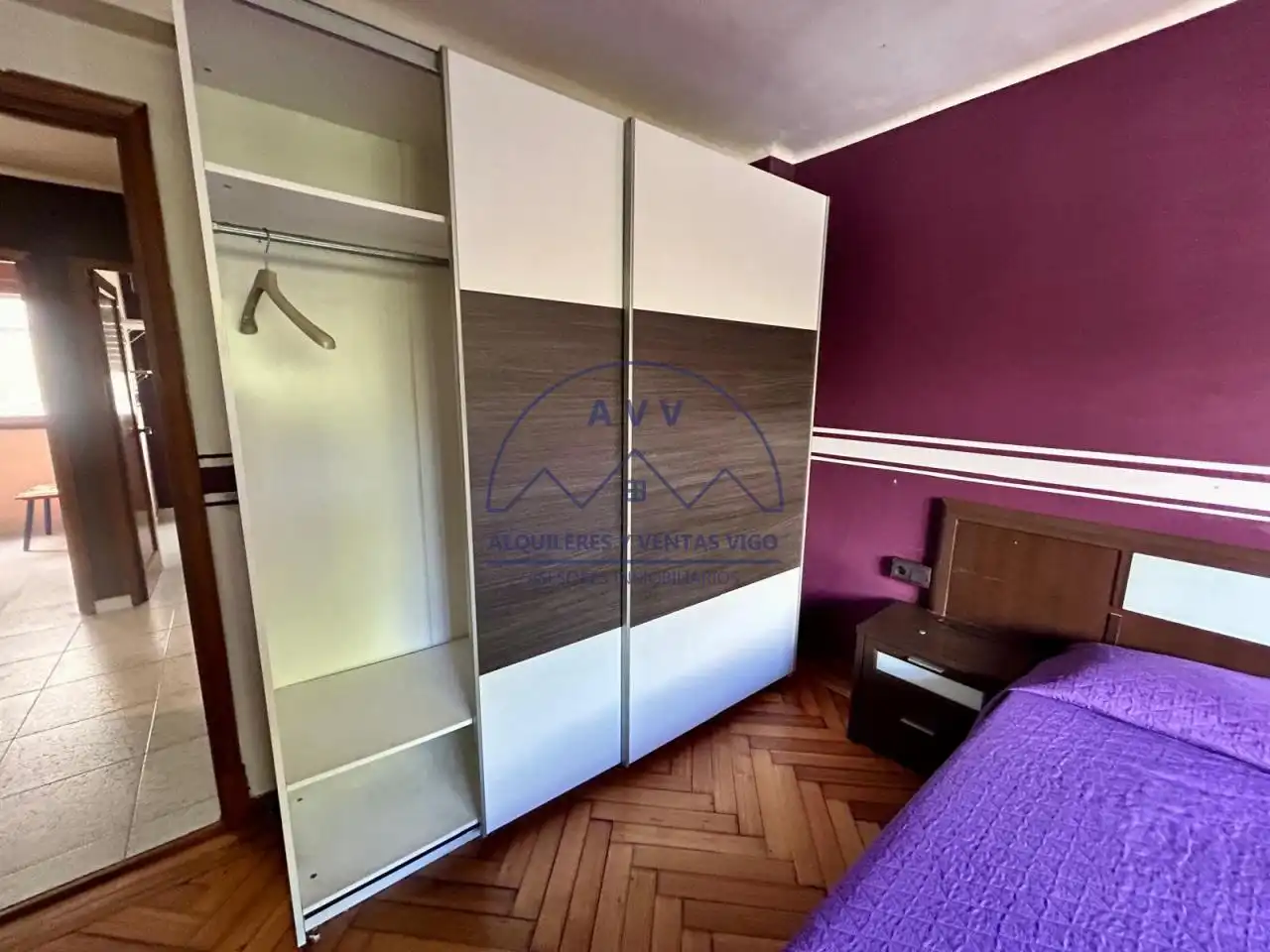 Dormitori de Pis en venda en Vigo  amb Parquet, Traster i Moblat