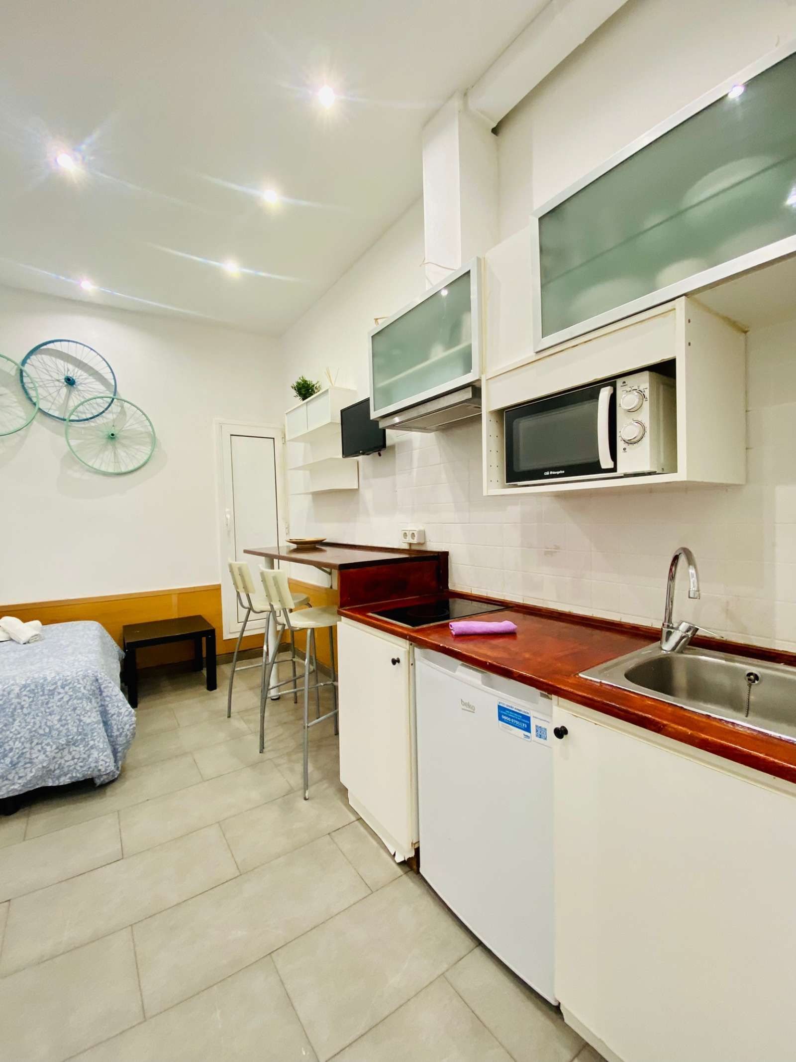 Kitchen of Study to share in  Barcelona Capital  with Air Conditioner and Terrace