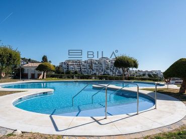 Casa a schiera con piscina in vendita a La Cornisa