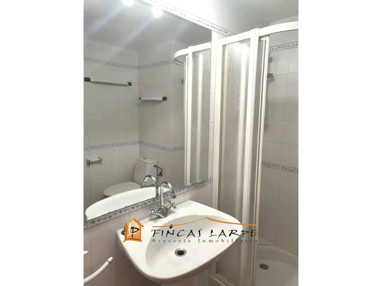 Badezimmer von Wohnung zum Verkauf in Martorell mit Klimaanlage, Heizung und Balkon
