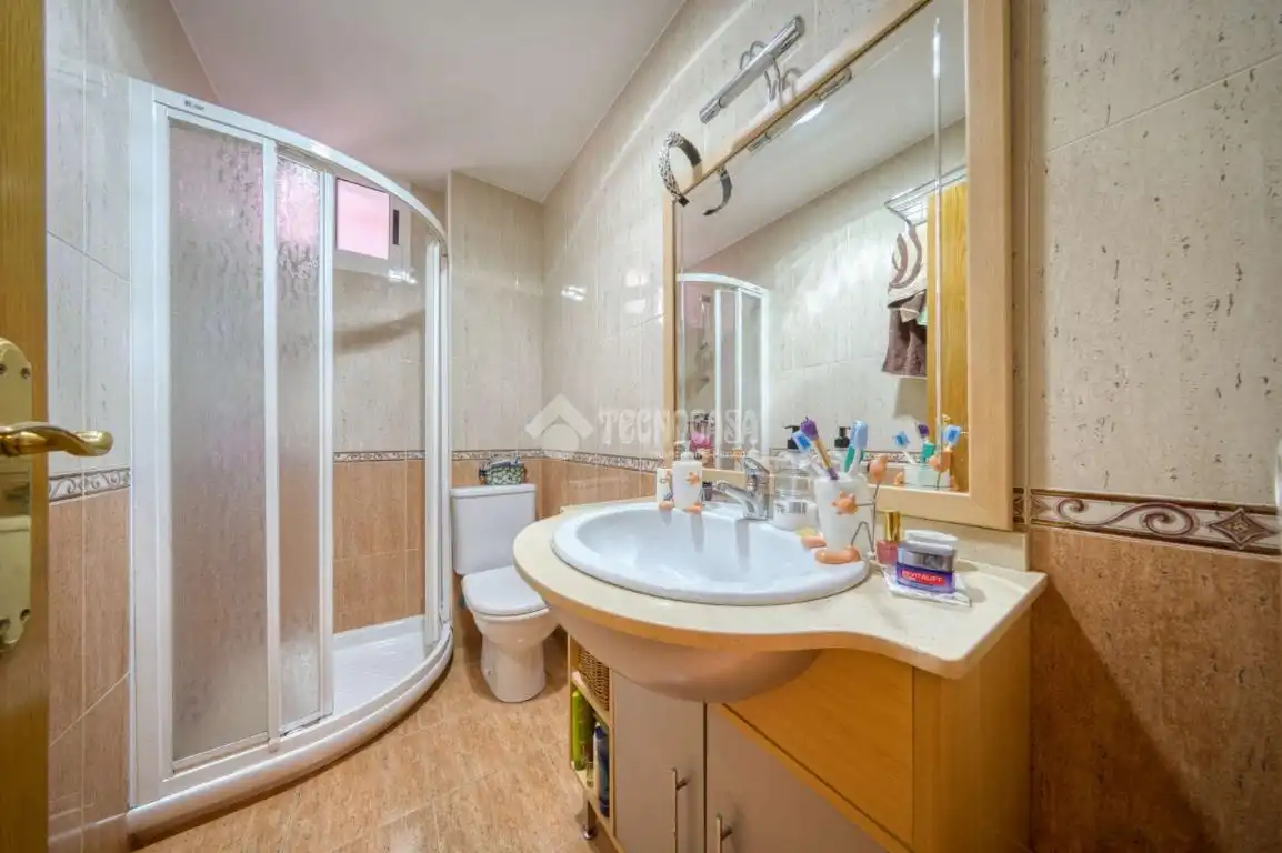 Bathroom of Flat for sale in Valladolid  with Heating, Parquet flooring and Furnished